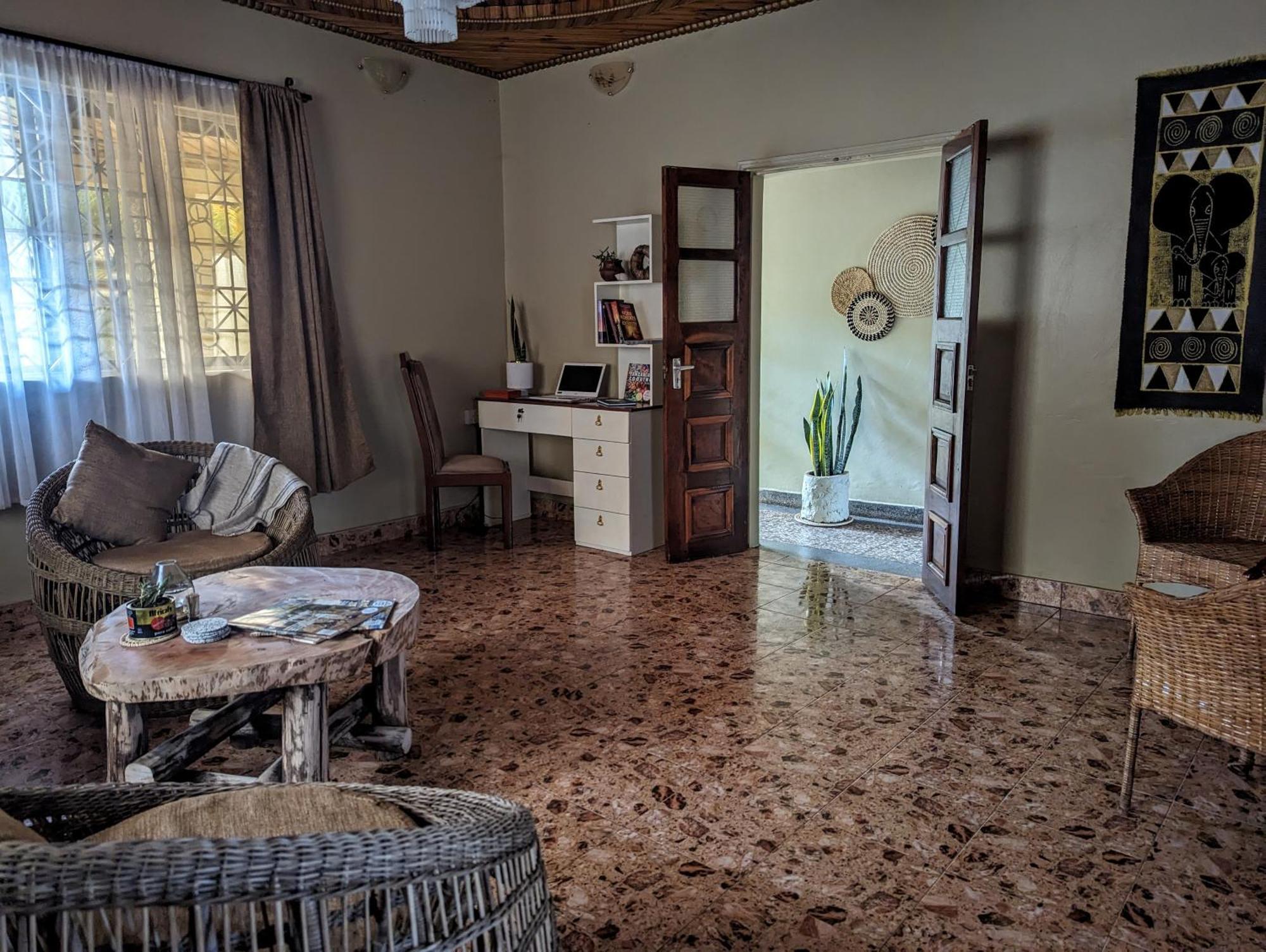 The Lion King Homestay モシ エクステリア 写真
